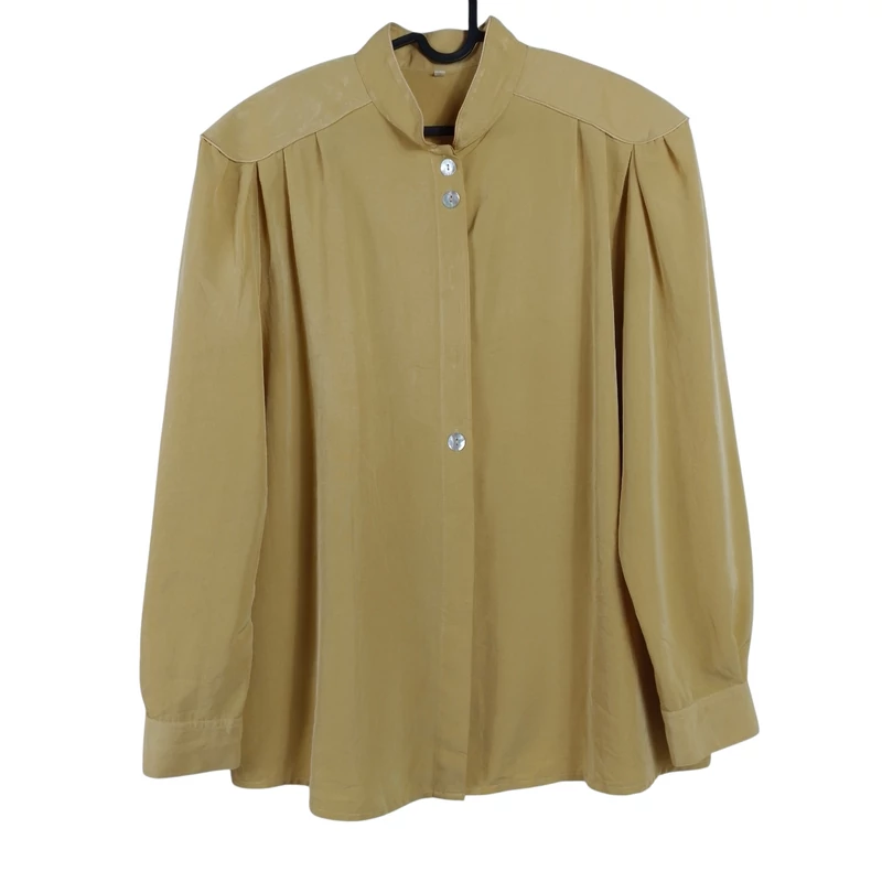 Elején részben rejtett gombolású női felső