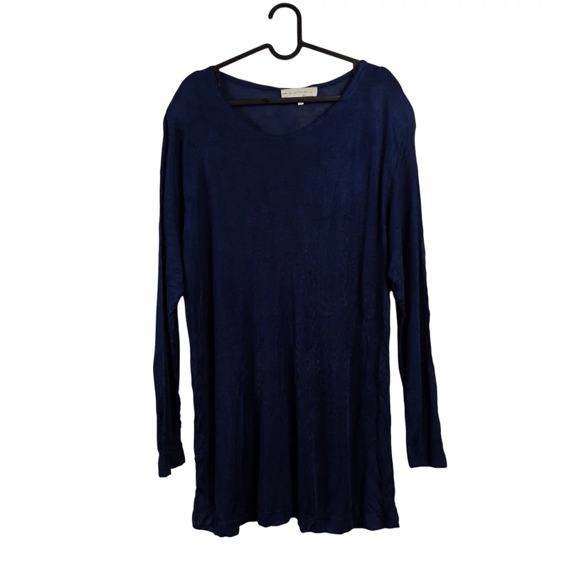 Mikrobordázott anyagból készült, hosszú fazonú női felső 