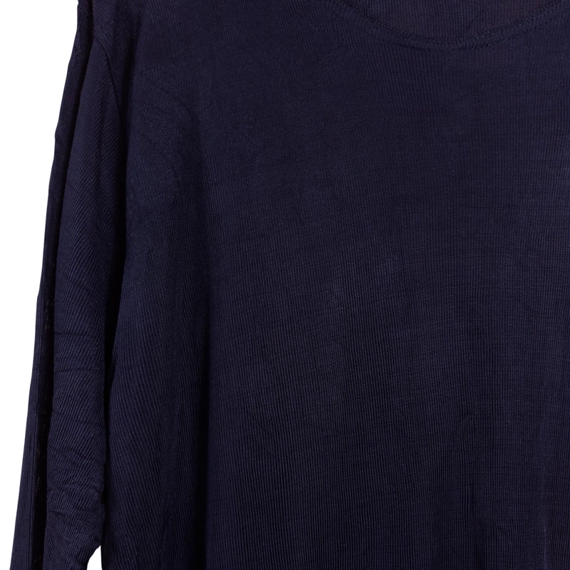 Mikrobordázott anyagból készült, hosszú fazonú női felső 