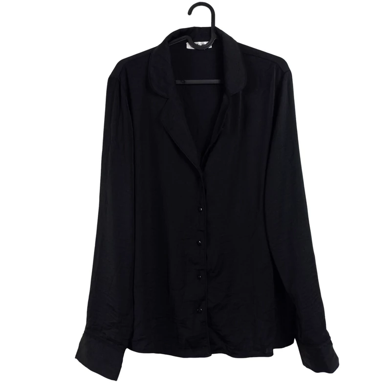 Elején gombos, galléros női felső 