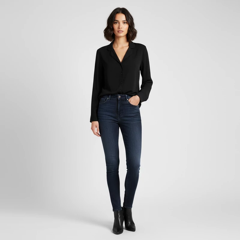 Elején gombos, galléros női felső 