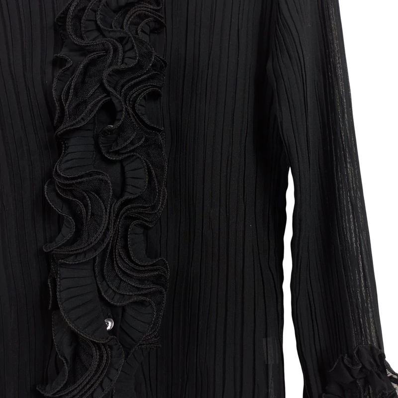 Áttetsző anyagú, elején gombos, sok fodorral díszített női felső 