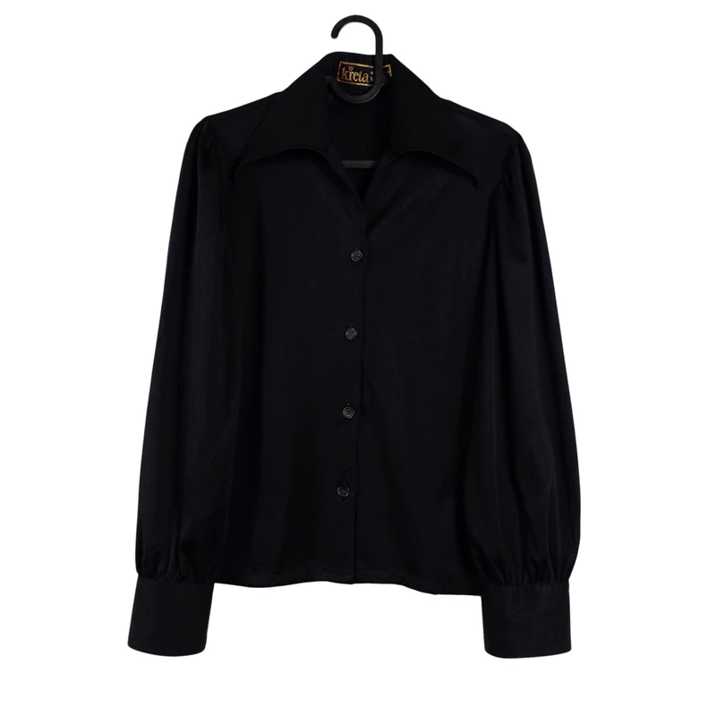 Elején gombos, galléros női felső 