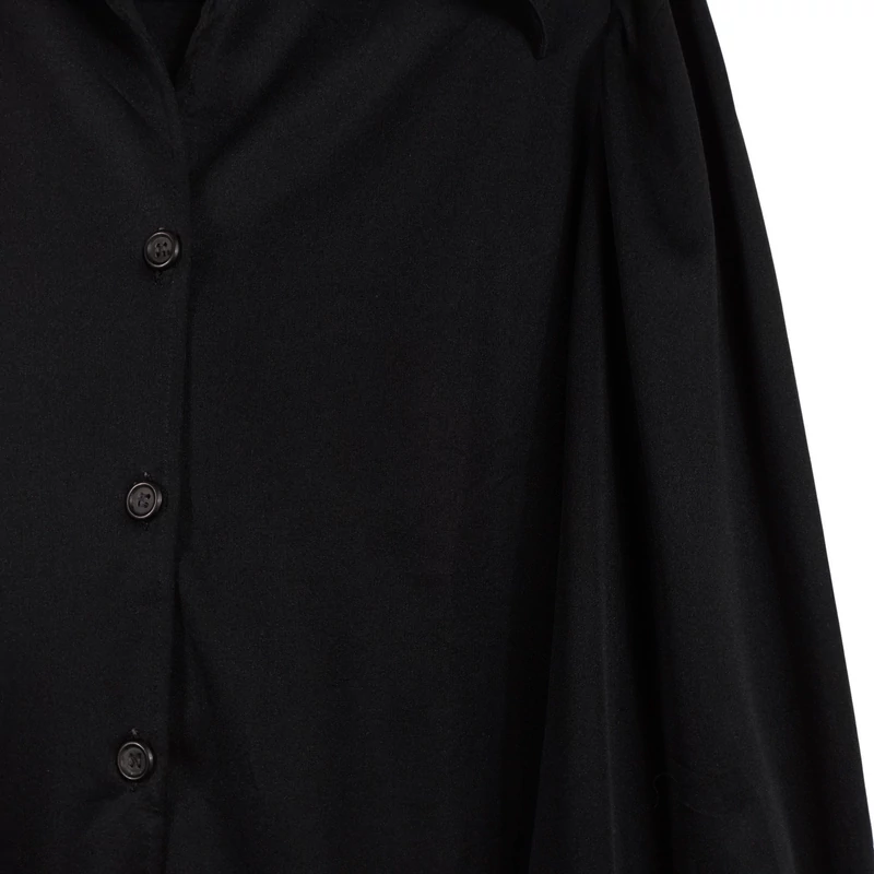 Elején gombos, galléros női felső 