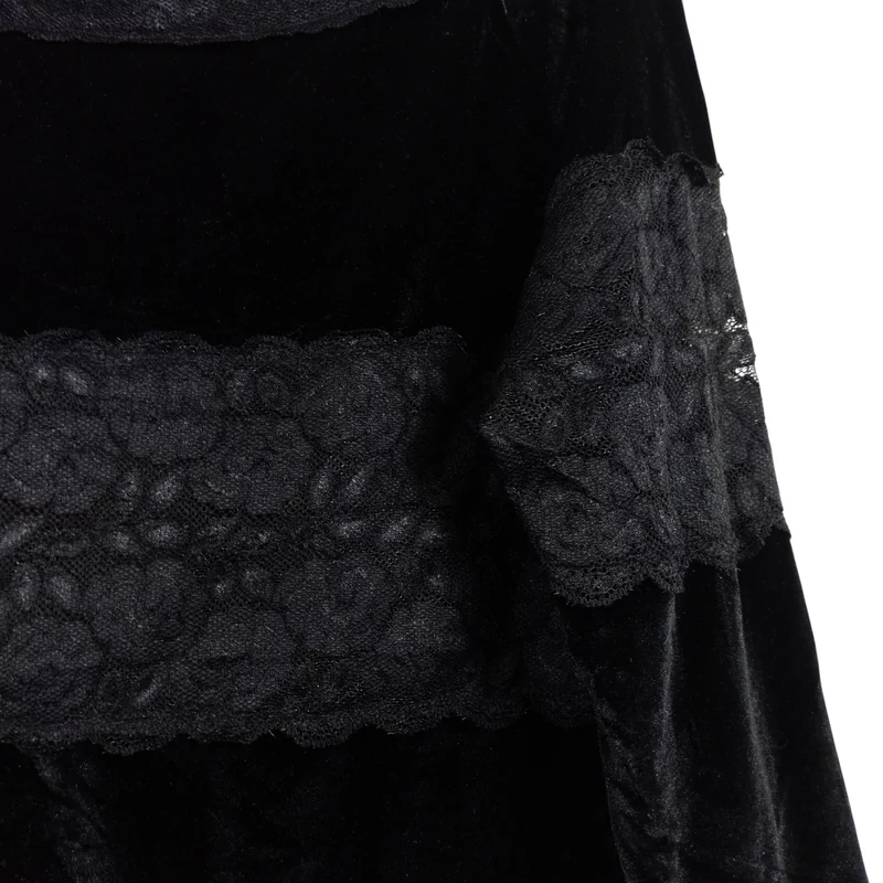 Bársonyból és csipkéből készült női felső 