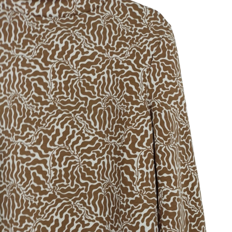 Magas nyakú, mintás női felső 