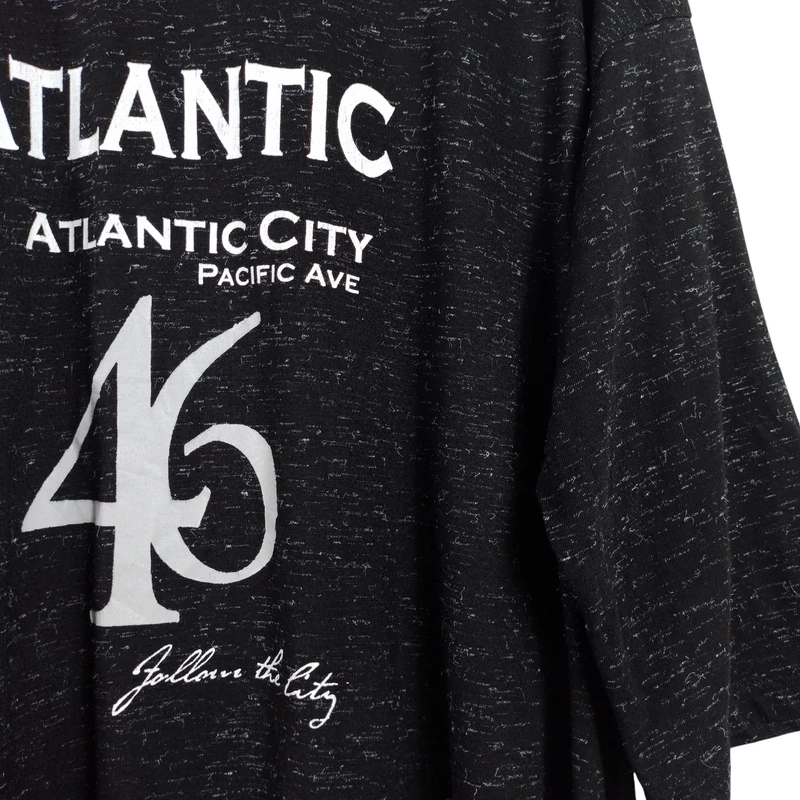 Elején feliratos, alján aszimmetrikus női felső