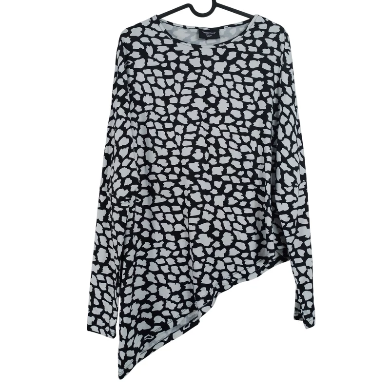 Alján aszimmetrikus, mintás női felső