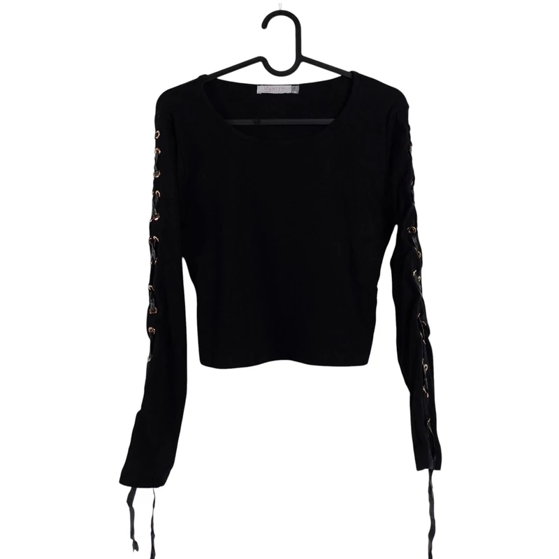 Rövid fazonú, ujján fűzős női felső