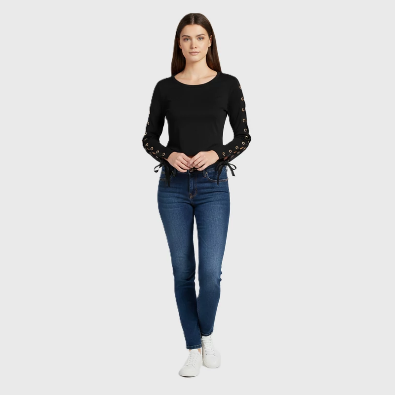 Rövid fazonú, ujján fűzős női felső