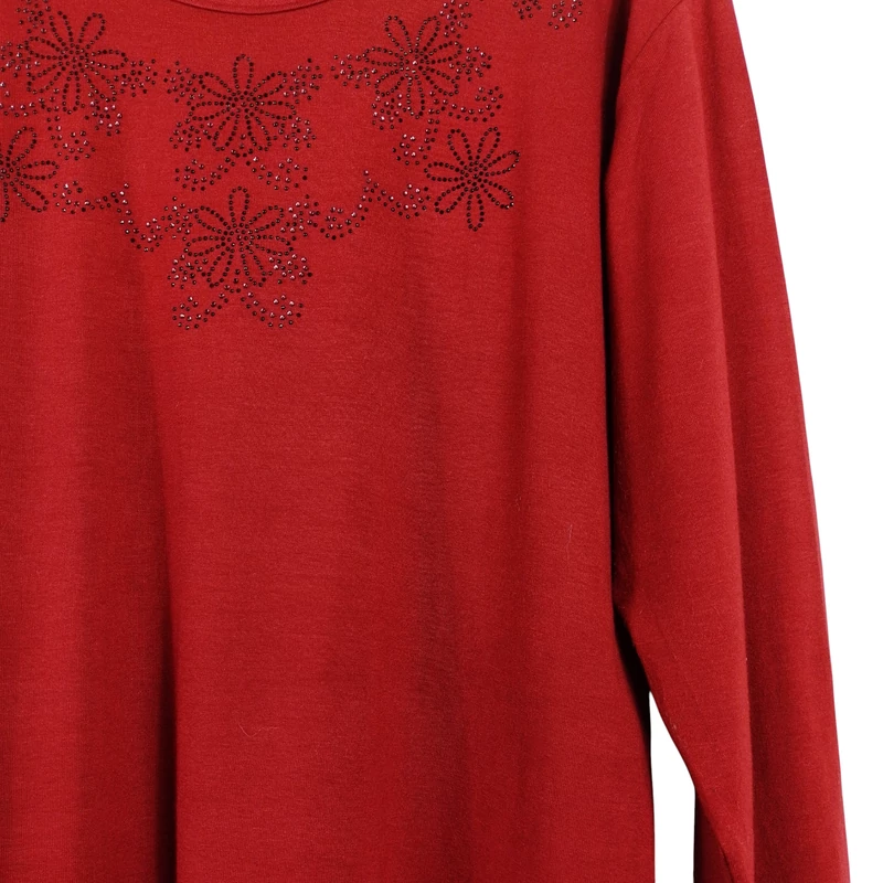 Elején strasszkővel díszített női felső