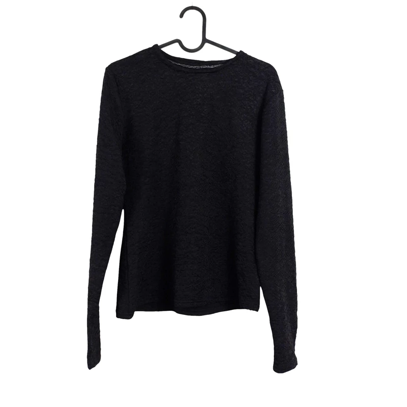 Anyagában mintás, fekete női felső