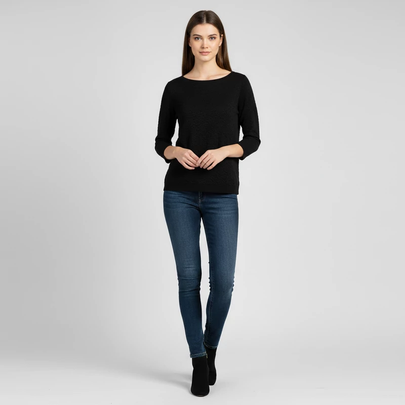 Anyagában mintás, fekete női felső