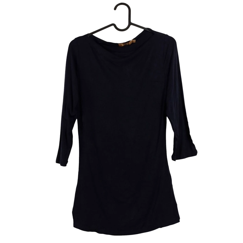 Csónaknyakú női felső