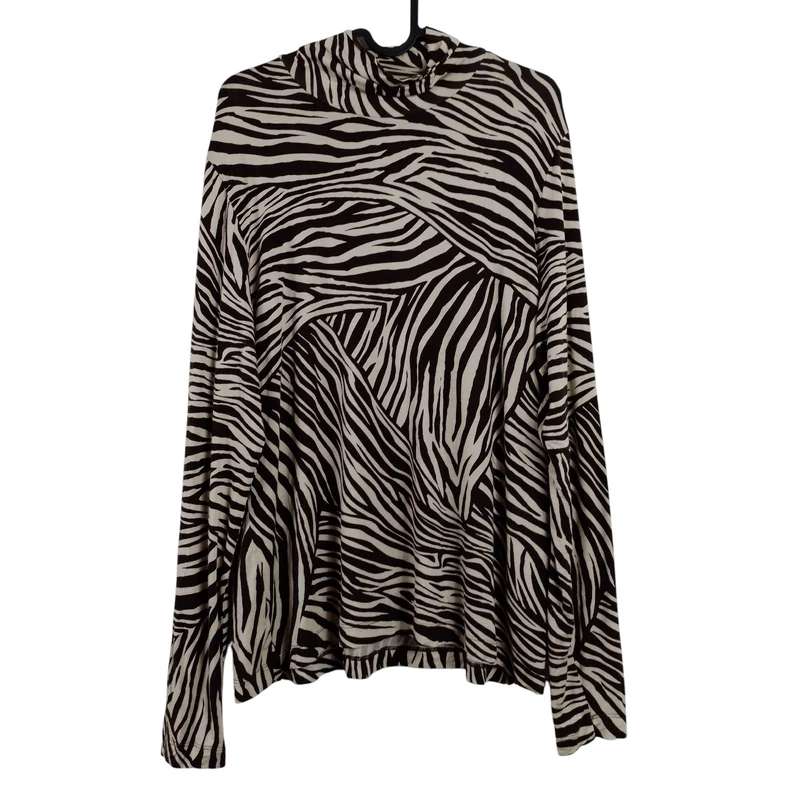 Magas nyakú, mintás női felső