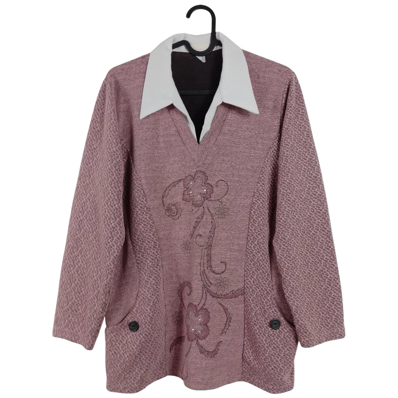 Elején strasszkővel díszített, galléros, mintás női felső