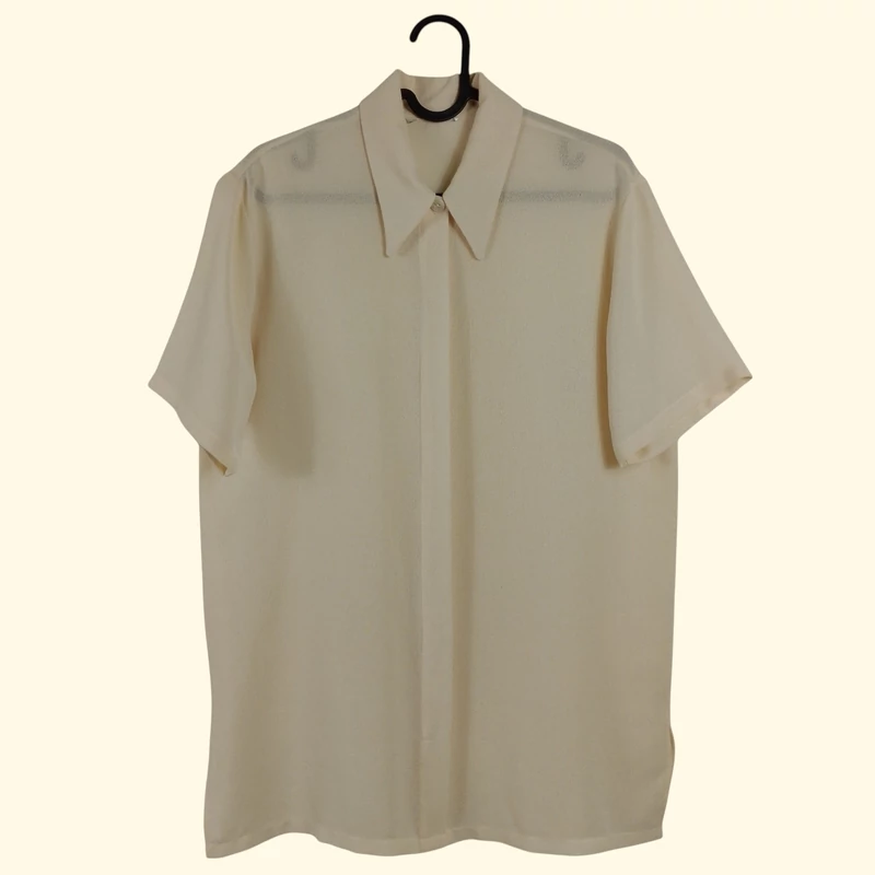 Elején rejtett gombolású, áttetsző anyagú női felső