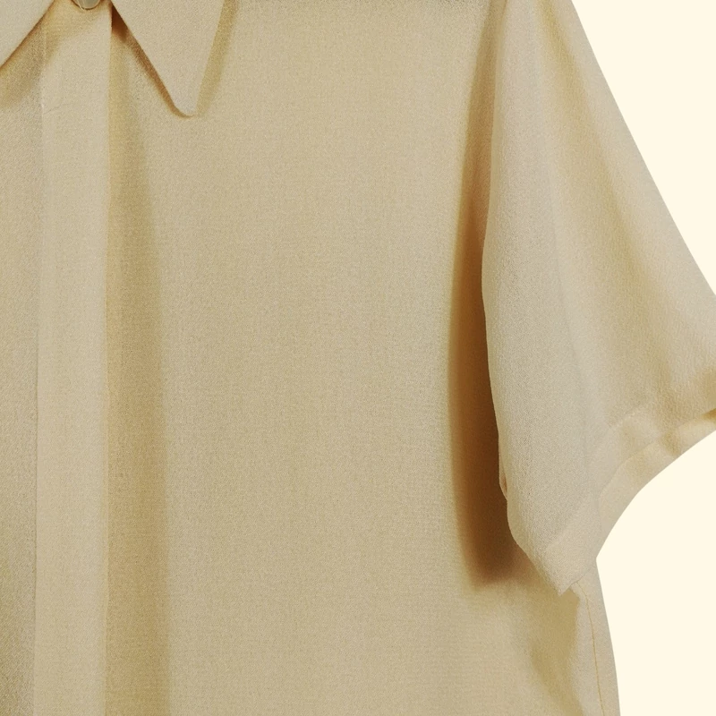 Elején rejtett gombolású, áttetsző anyagú női felső