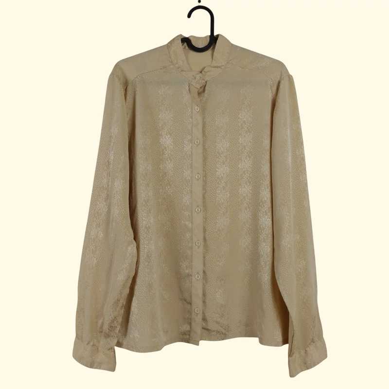 Anyagában mintás női felső