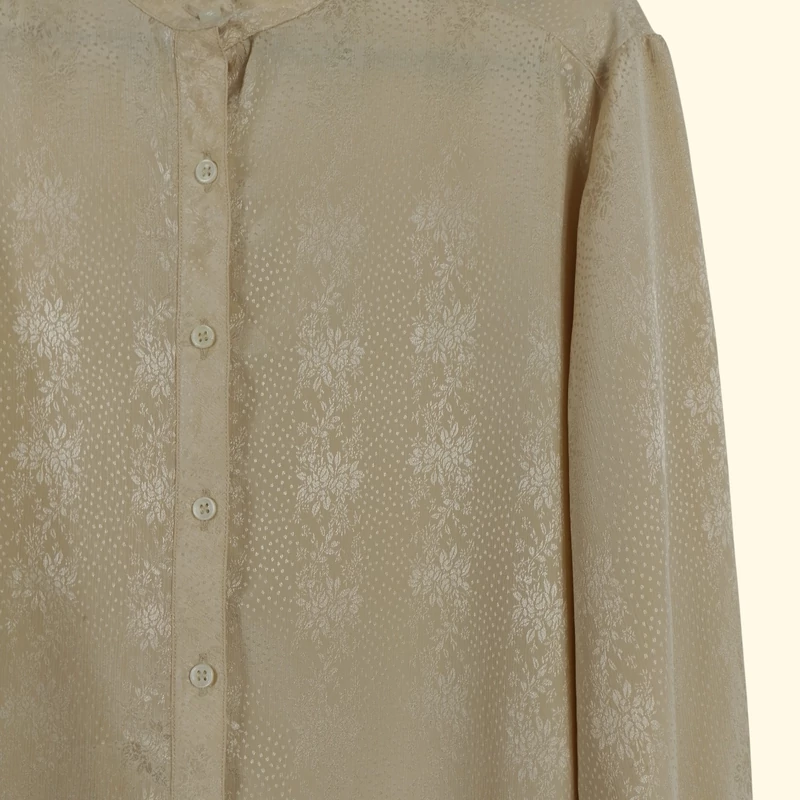 Anyagában mintás női felső