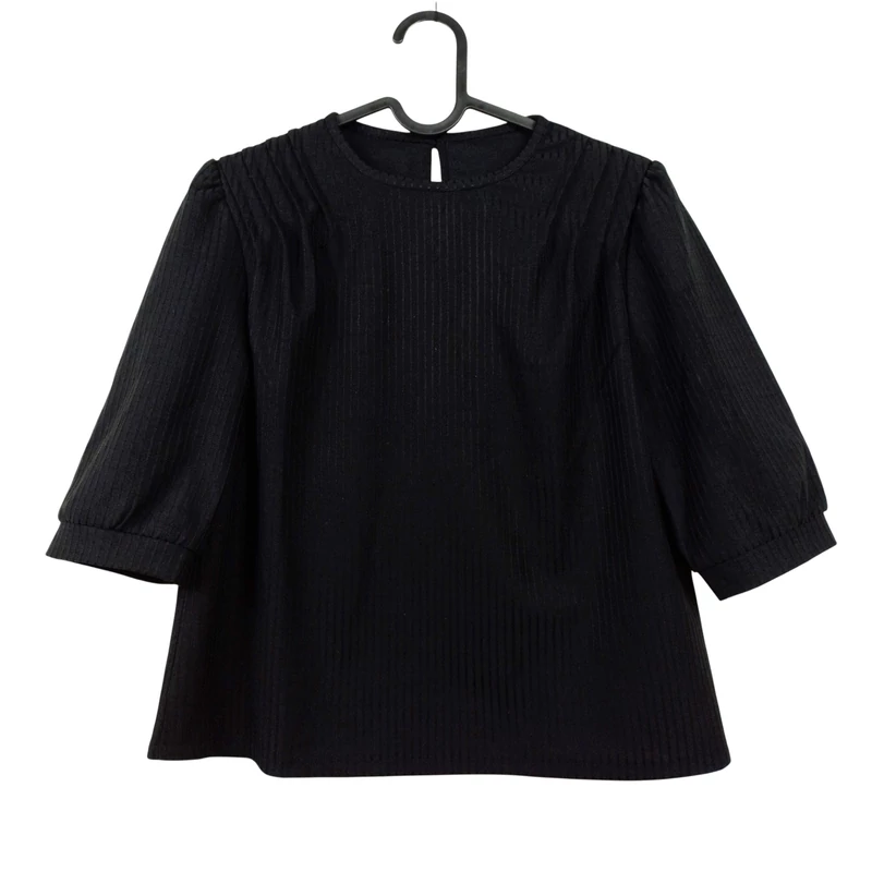 Fekete színű, rövid ujjú női felső, M méret