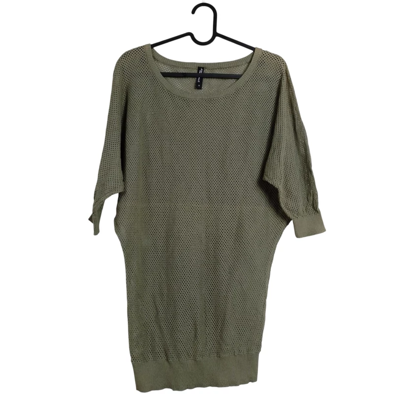 Lyukasztott mintás női felső (használt minőségű!)