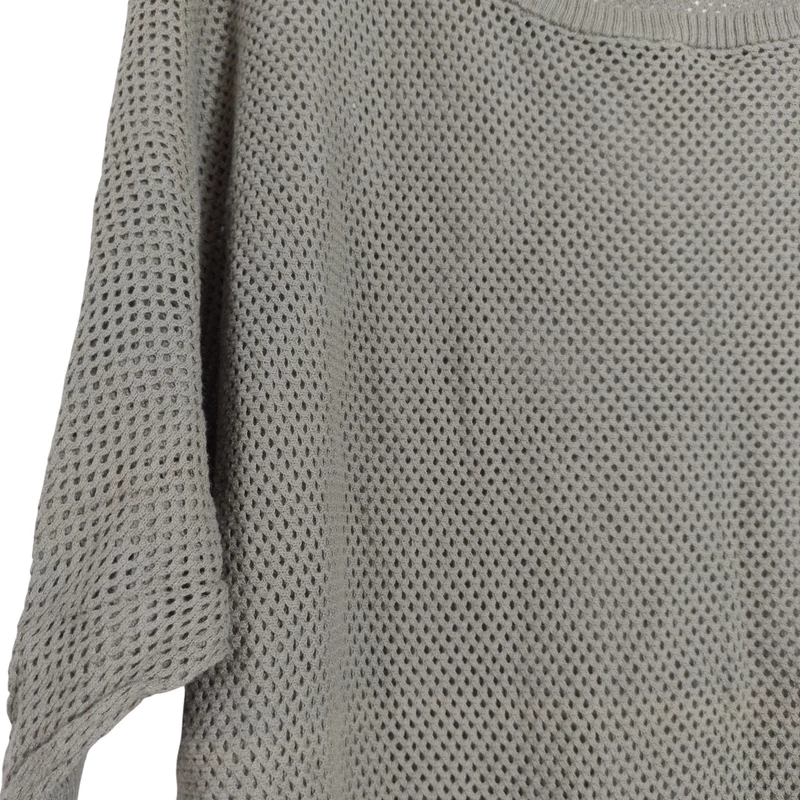 Lyukasztott mintás női felső (használt minőségű!)