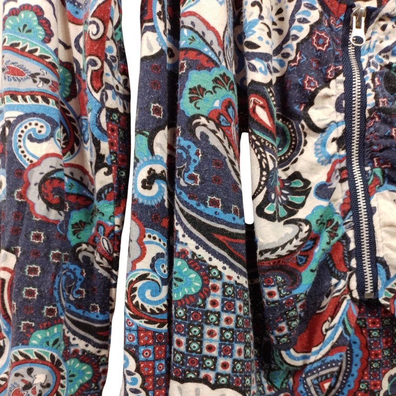 Mintás, hosszú ujjú női felső, L méret (használt minőségű!)