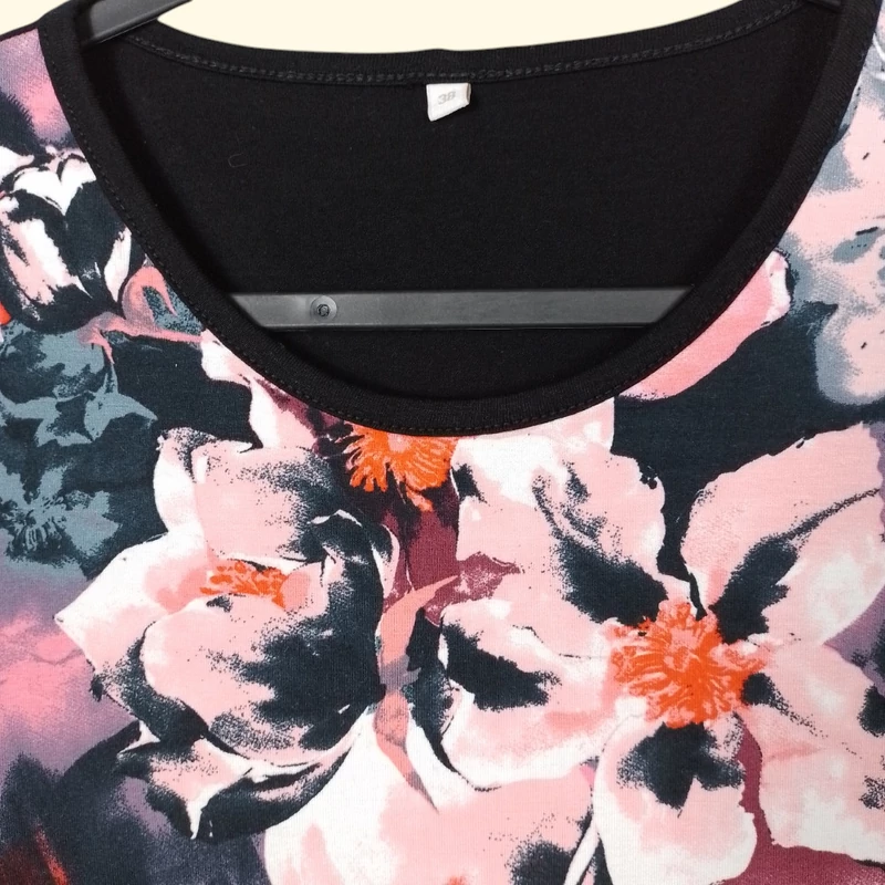 Elején mintás, rövid ujjú női felső, M méret