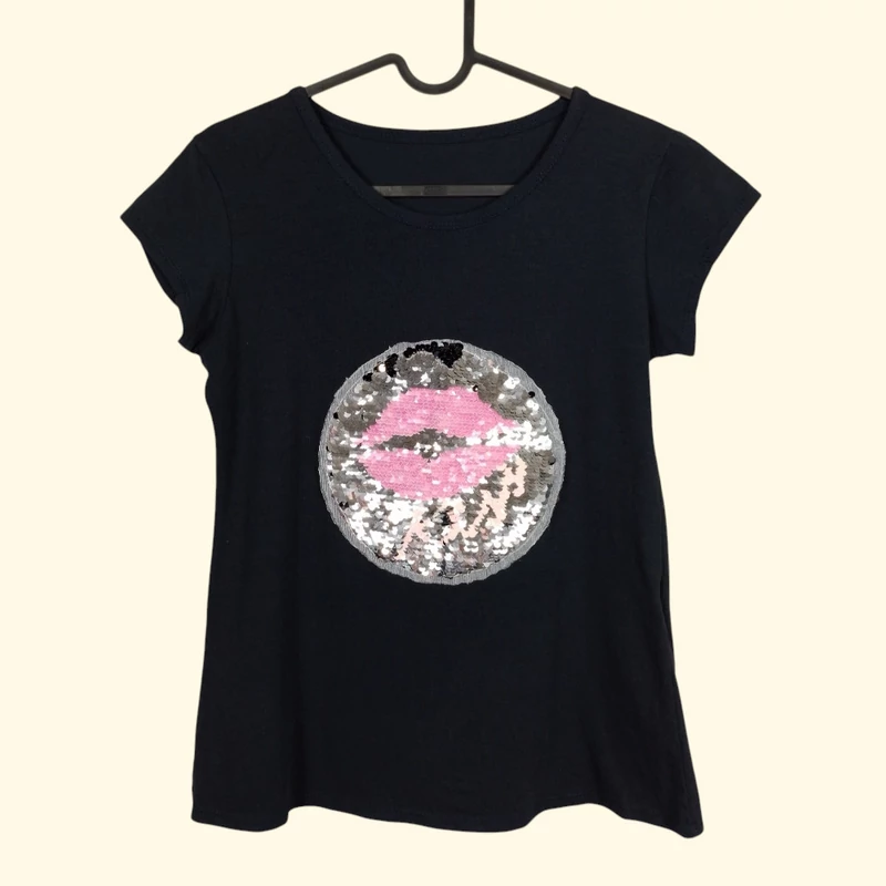 Mintás fekete színű, rövid ujjú női felső, S méret