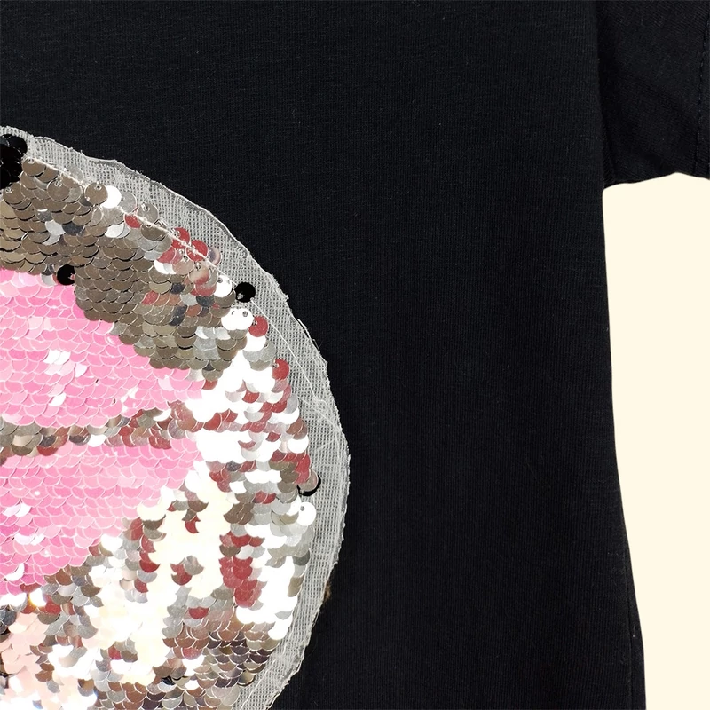 Mintás fekete színű, rövid ujjú női felső, S méret