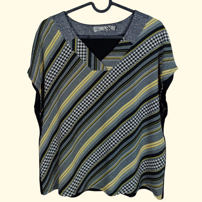 Elején mintás, ujjatlan női felső, M méret