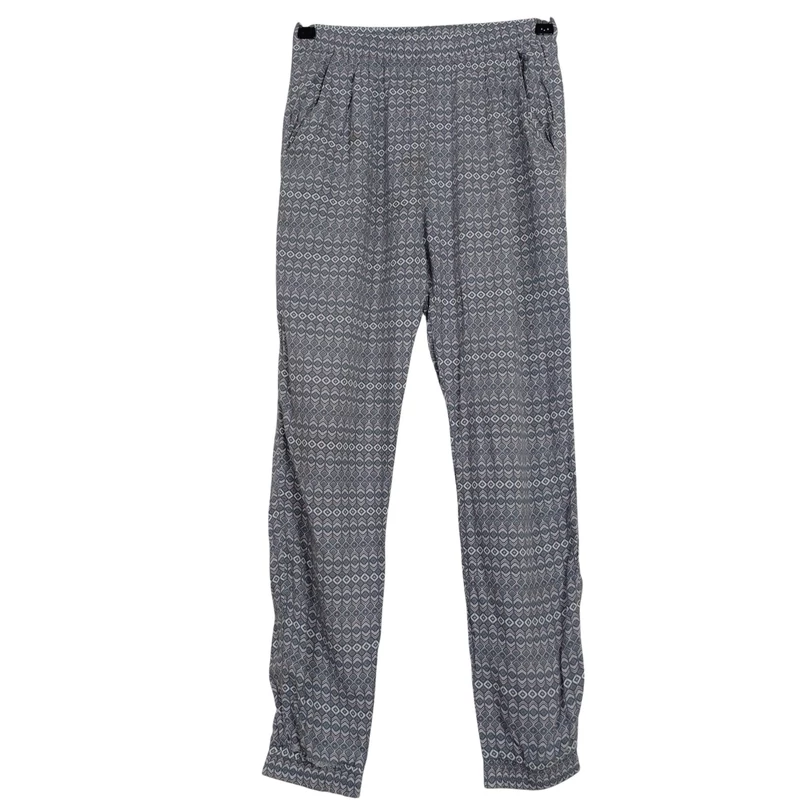 Elején zsebes, derekán és szára alján gumis lány leggings
