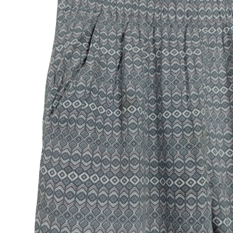 Elején zsebes, derekán és szára alján gumis lány leggings